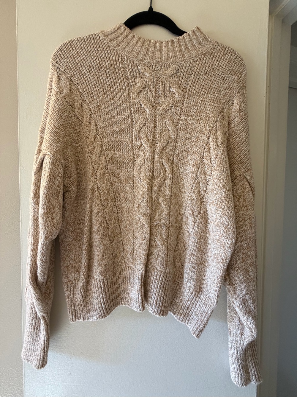 Old Navy Beige Cable-Knit Women's Sweater - Cozy Crewneck - Medium